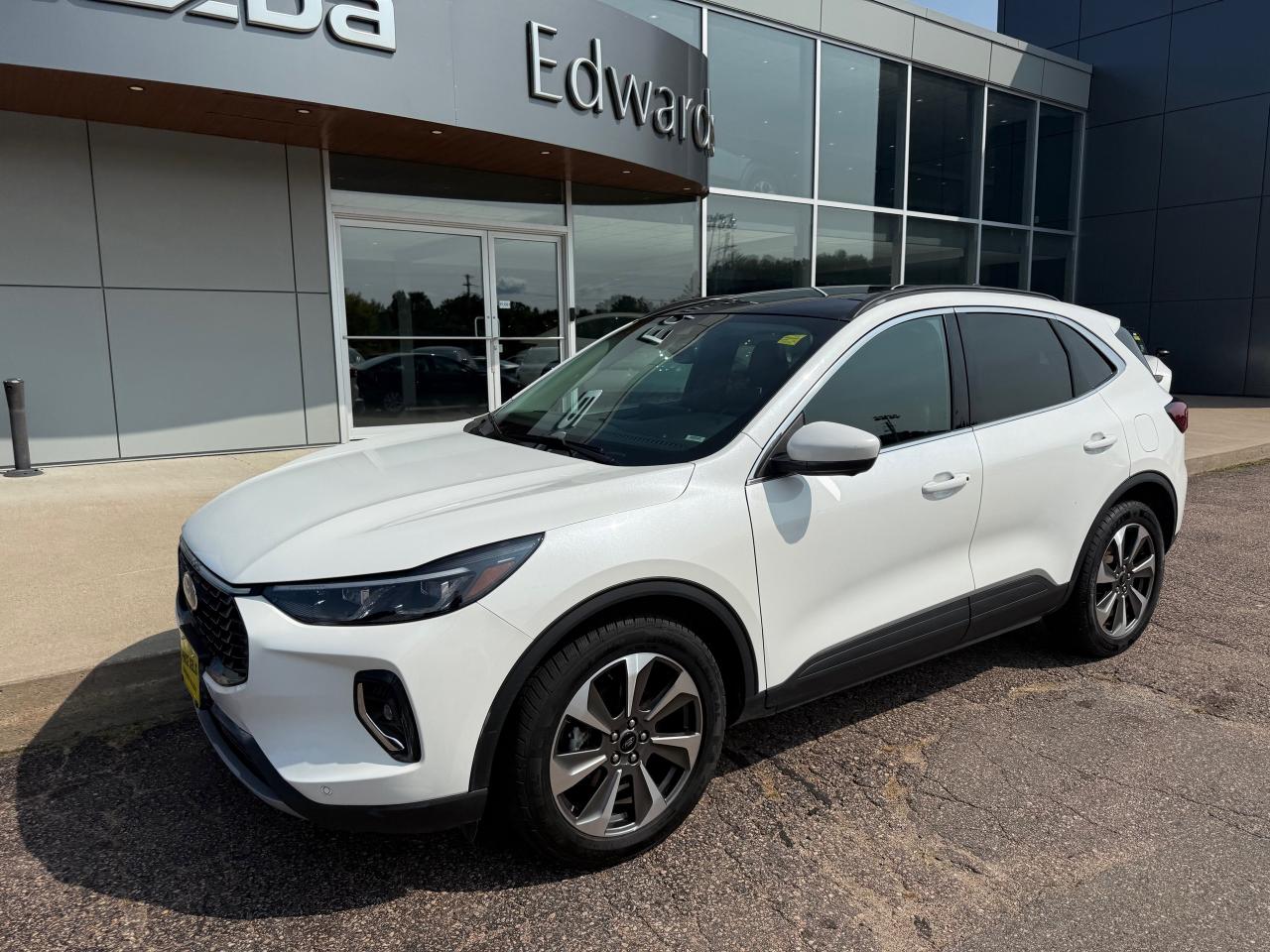 2023 Ford Escape Platinum 4dr All-Wheel Drive Photo