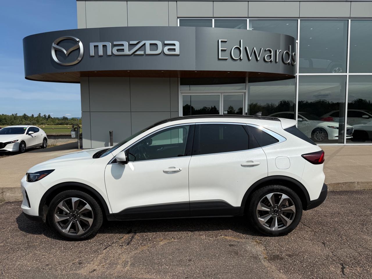 2023 Ford Escape Platinum 4dr All-Wheel Drive Photo0