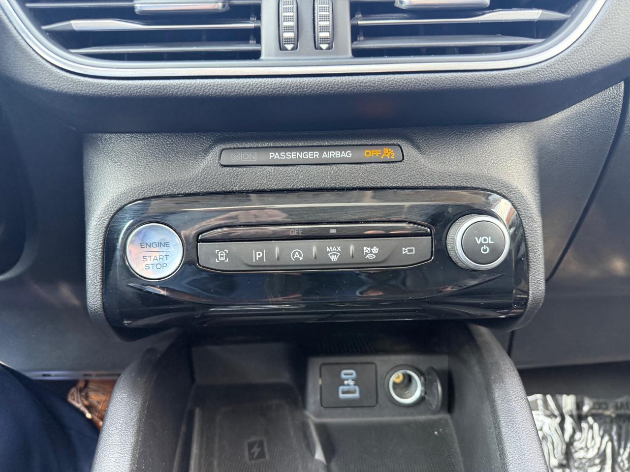 2023 Ford Escape Platinum 4dr All-Wheel Drive Photo