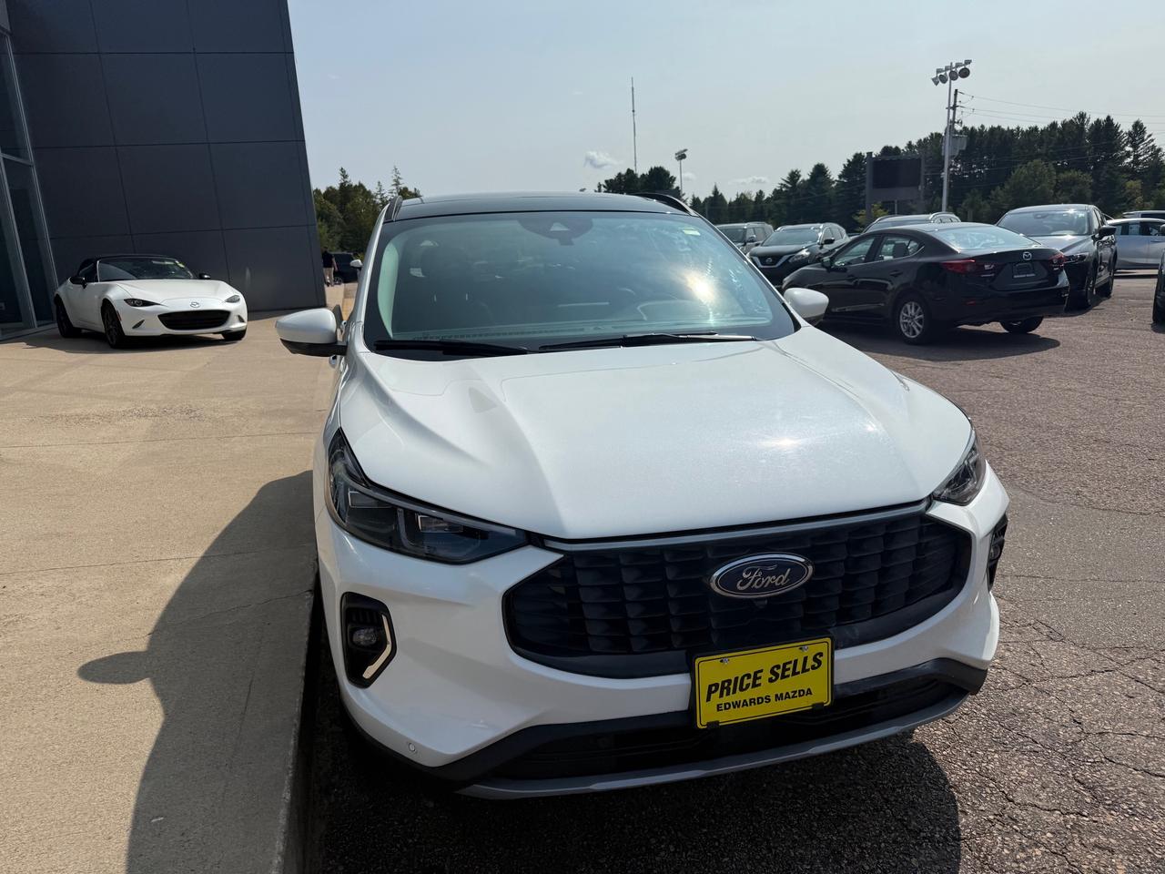 2023 Ford Escape Platinum 4dr All-Wheel Drive Photo