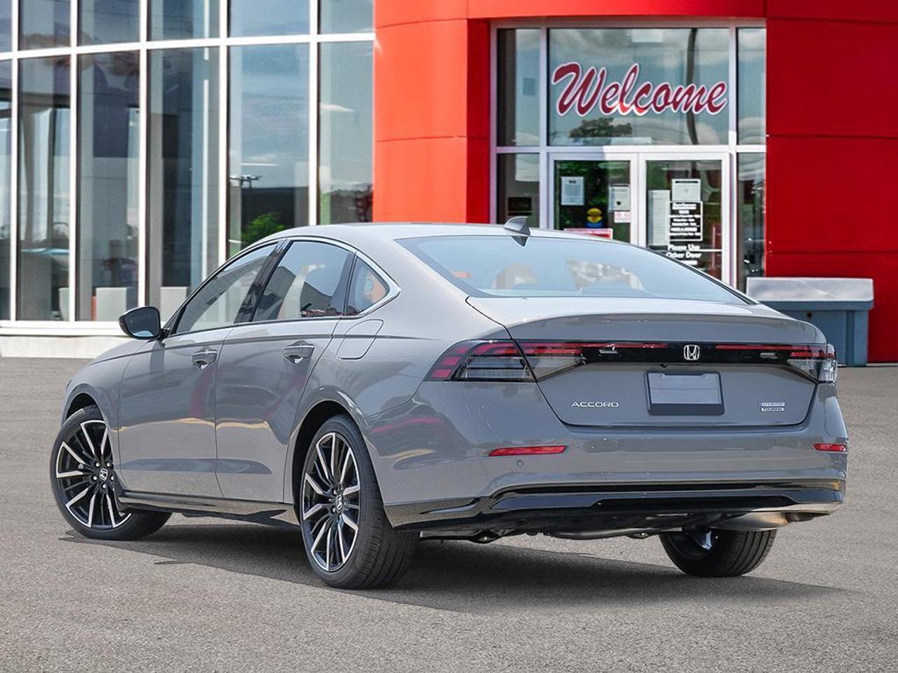 2025 Honda Accord Hybrid Touring 4dr Sedan Photo3