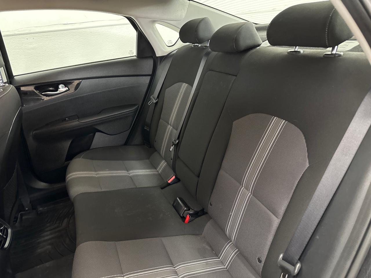 2022 Kia Forte EX 4dr Sedan Photo4