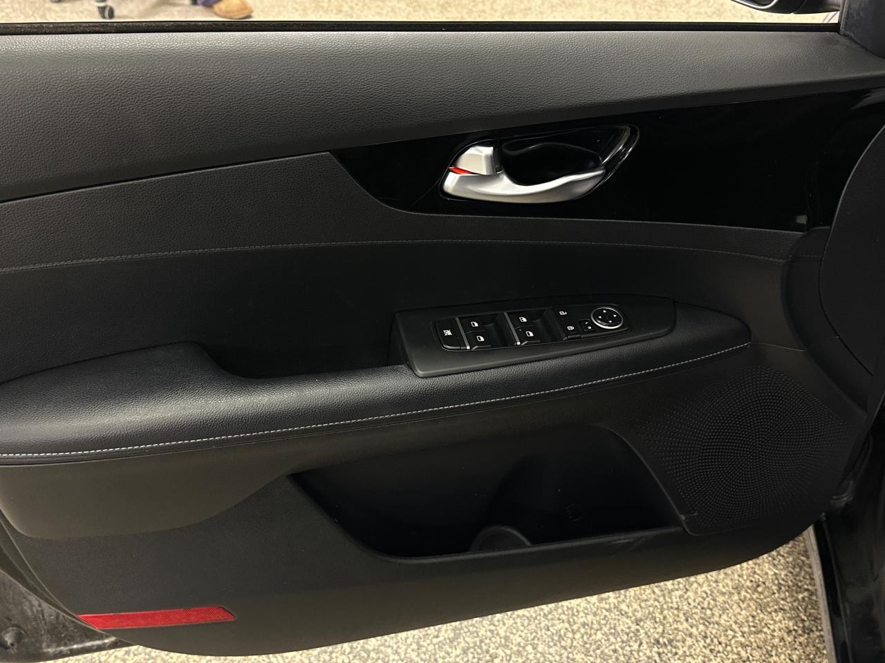 2022 Kia Forte EX 4dr Sedan Photo