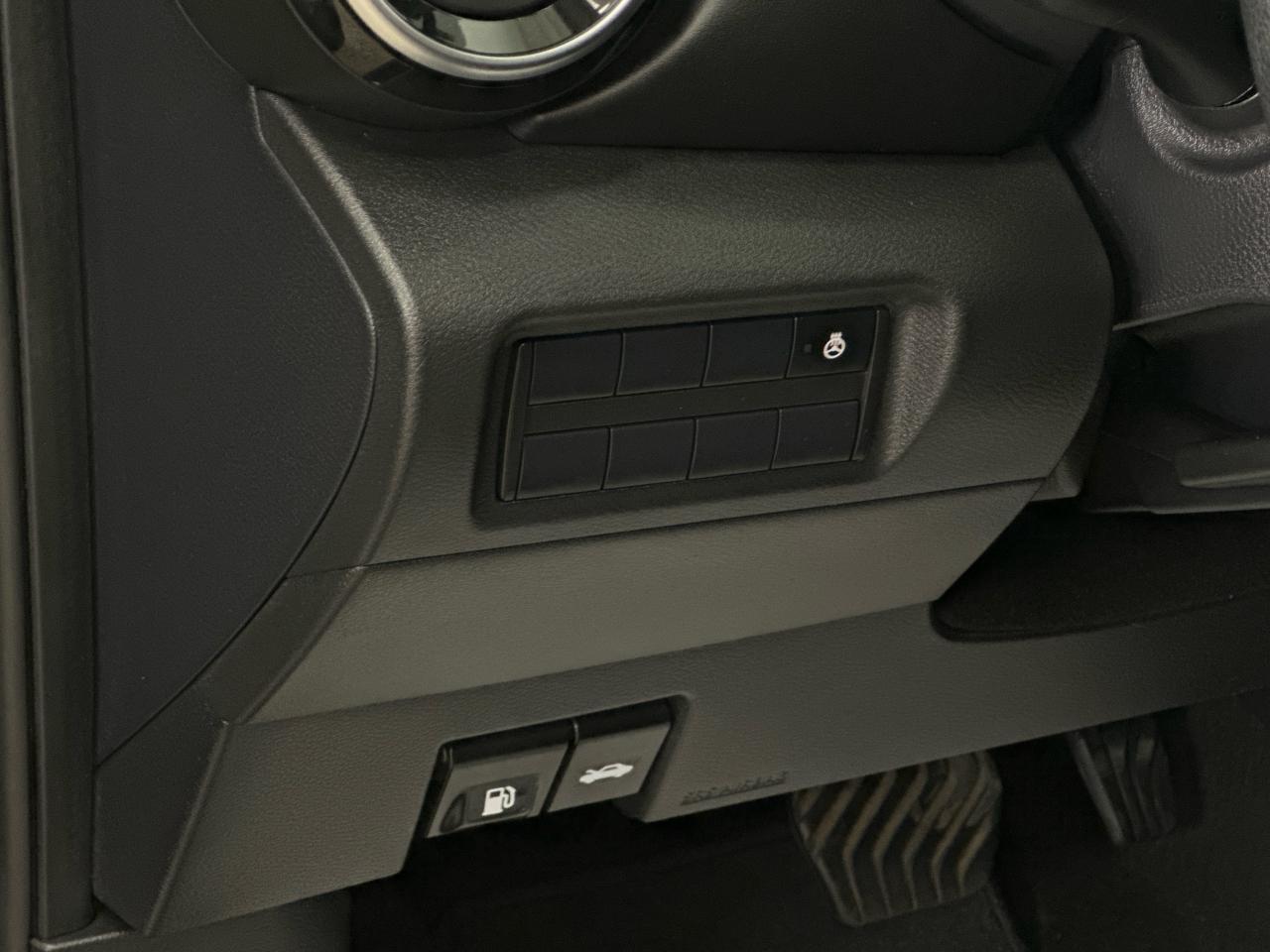 2024 Nissan Kicks SR 4dr Front-Wheel Drive Photo