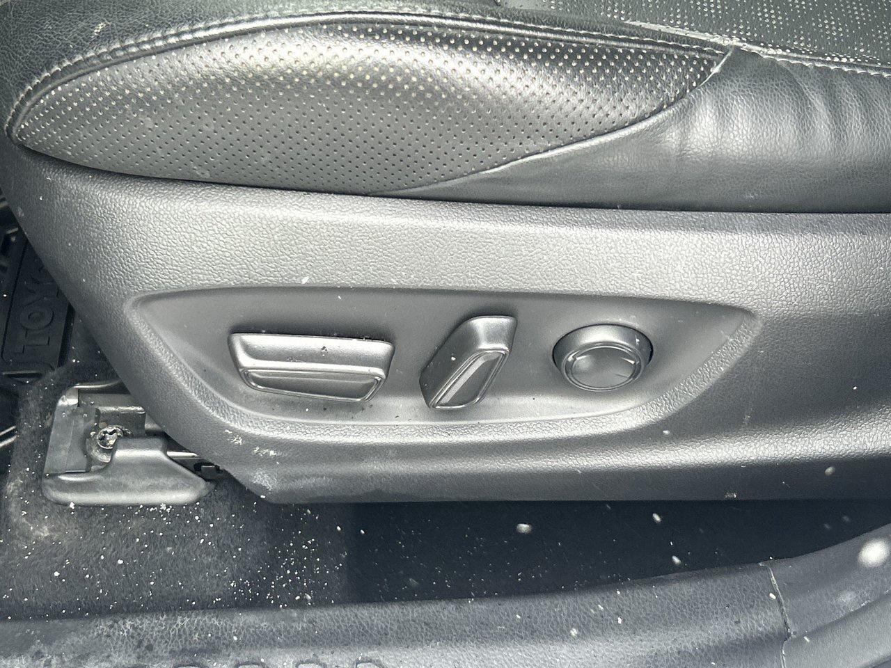 2022 Toyota C-HR Limited 18 inch Wheels Power Seat Leather Adaptive Photo