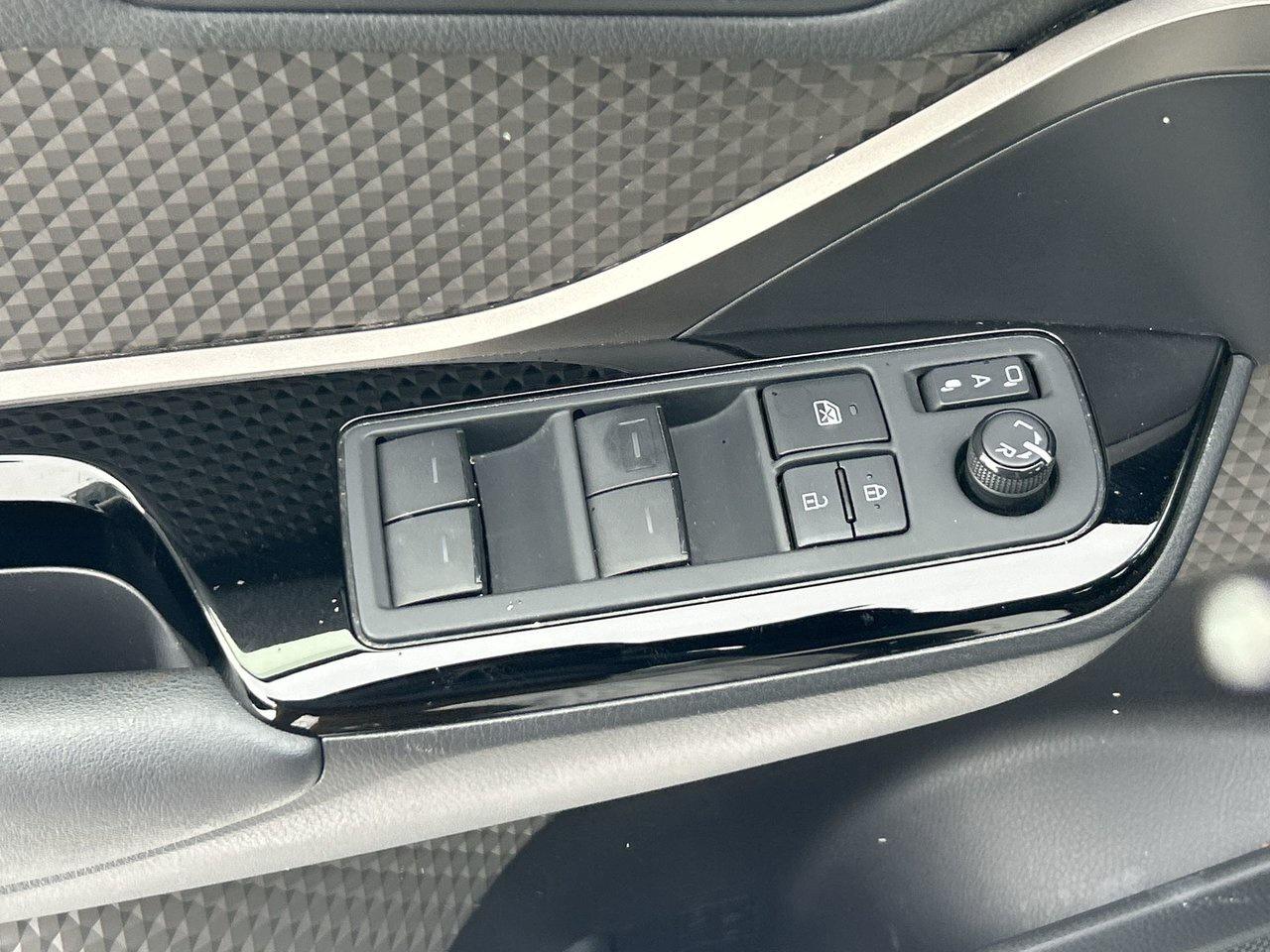 2022 Toyota C-HR Limited 18 inch Wheels Power Seat Leather Adaptive Photo