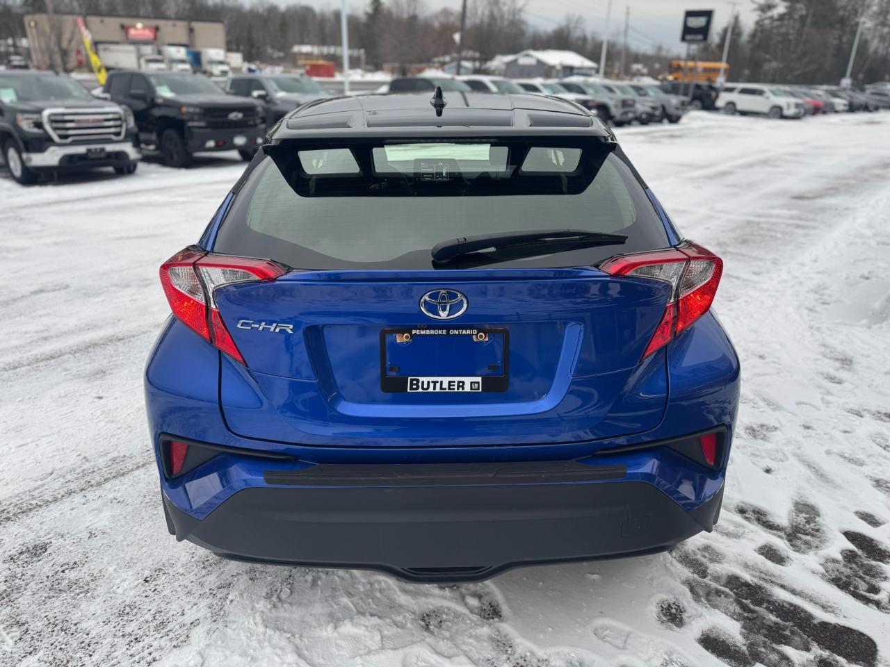 2022 Toyota C-HR XLE Premium 4dr Front-Wheel Drive Sport Utility Photo3