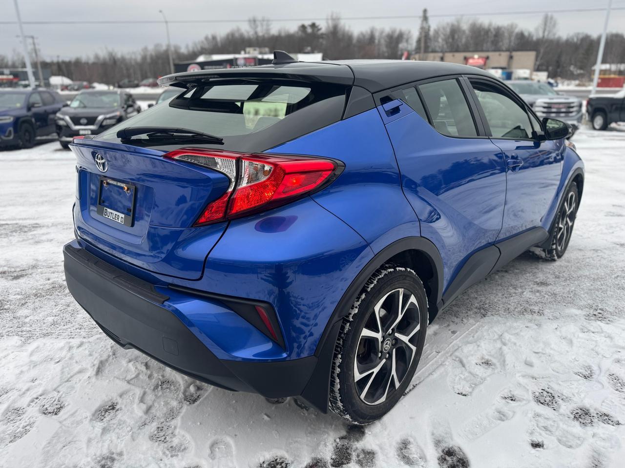 2022 Toyota C-HR XLE Premium 4dr Front-Wheel Drive Sport Utility Photo