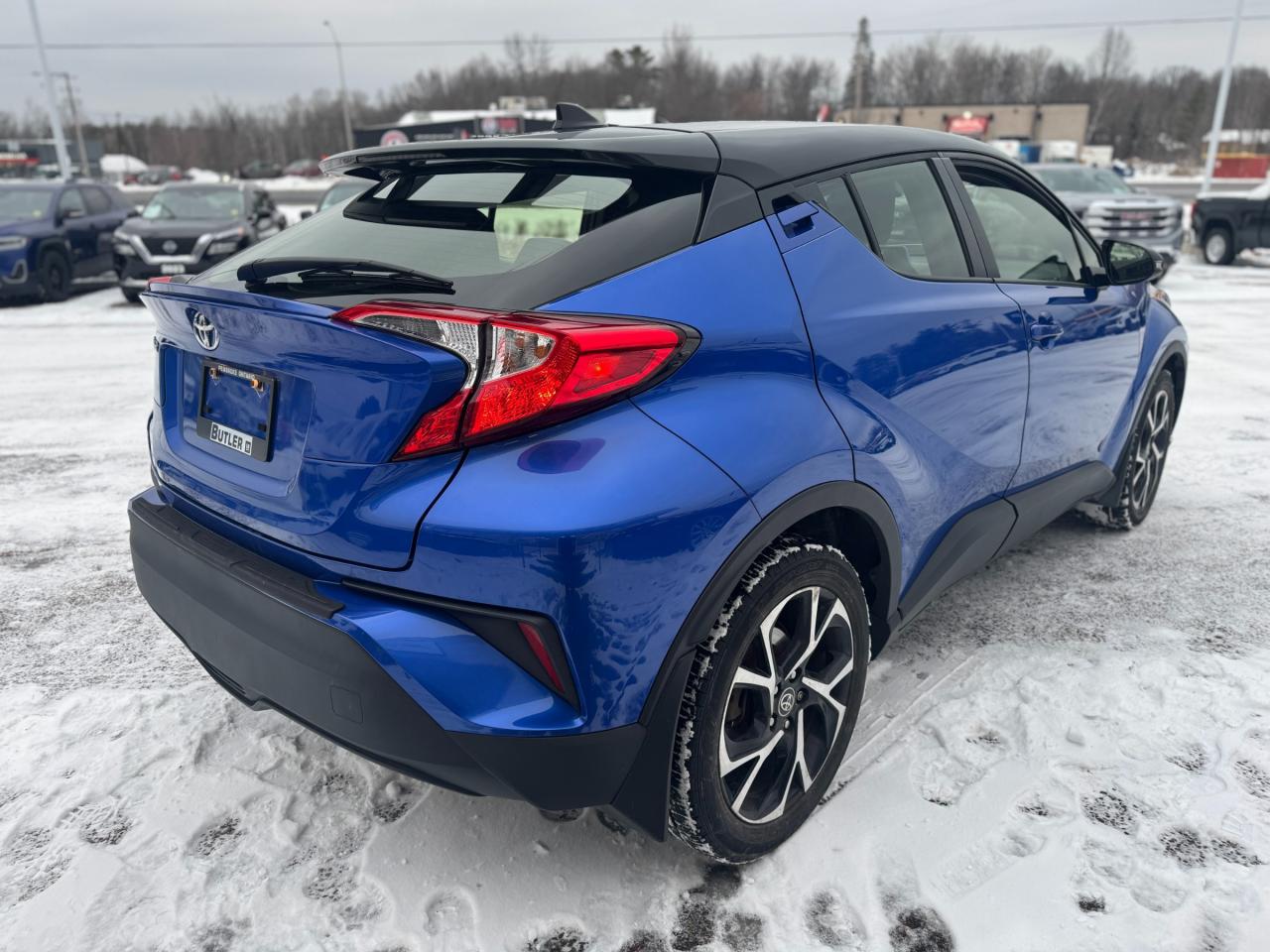 2022 Toyota C-HR XLE Premium 4dr Front-Wheel Drive Sport Utility Photo