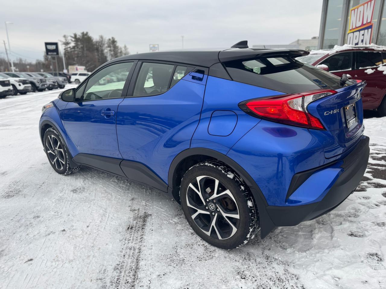 2022 Toyota C-HR XLE Premium 4dr Front-Wheel Drive Sport Utility Photo2