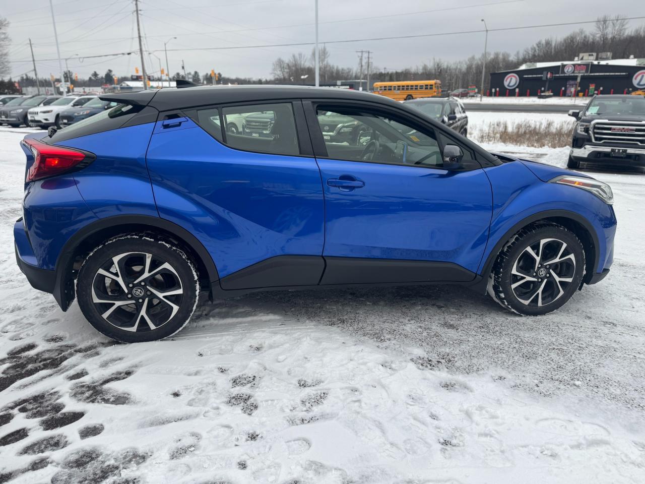 2022 Toyota C-HR XLE Premium 4dr Front-Wheel Drive Sport Utility Photo