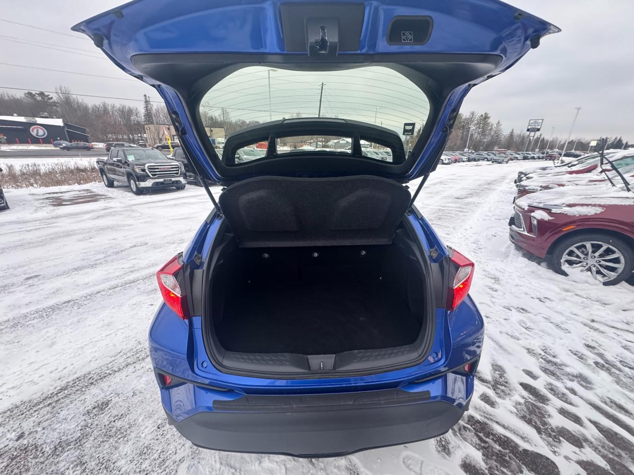 2022 Toyota C-HR XLE Premium 4dr Front-Wheel Drive Sport Utility Photo