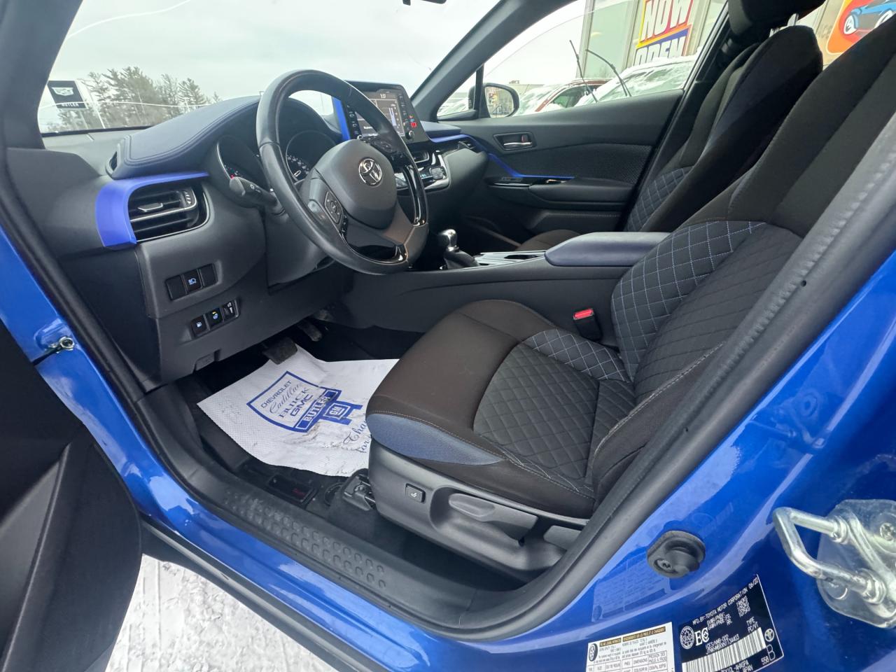 2022 Toyota C-HR XLE Premium 4dr Front-Wheel Drive Sport Utility Photo