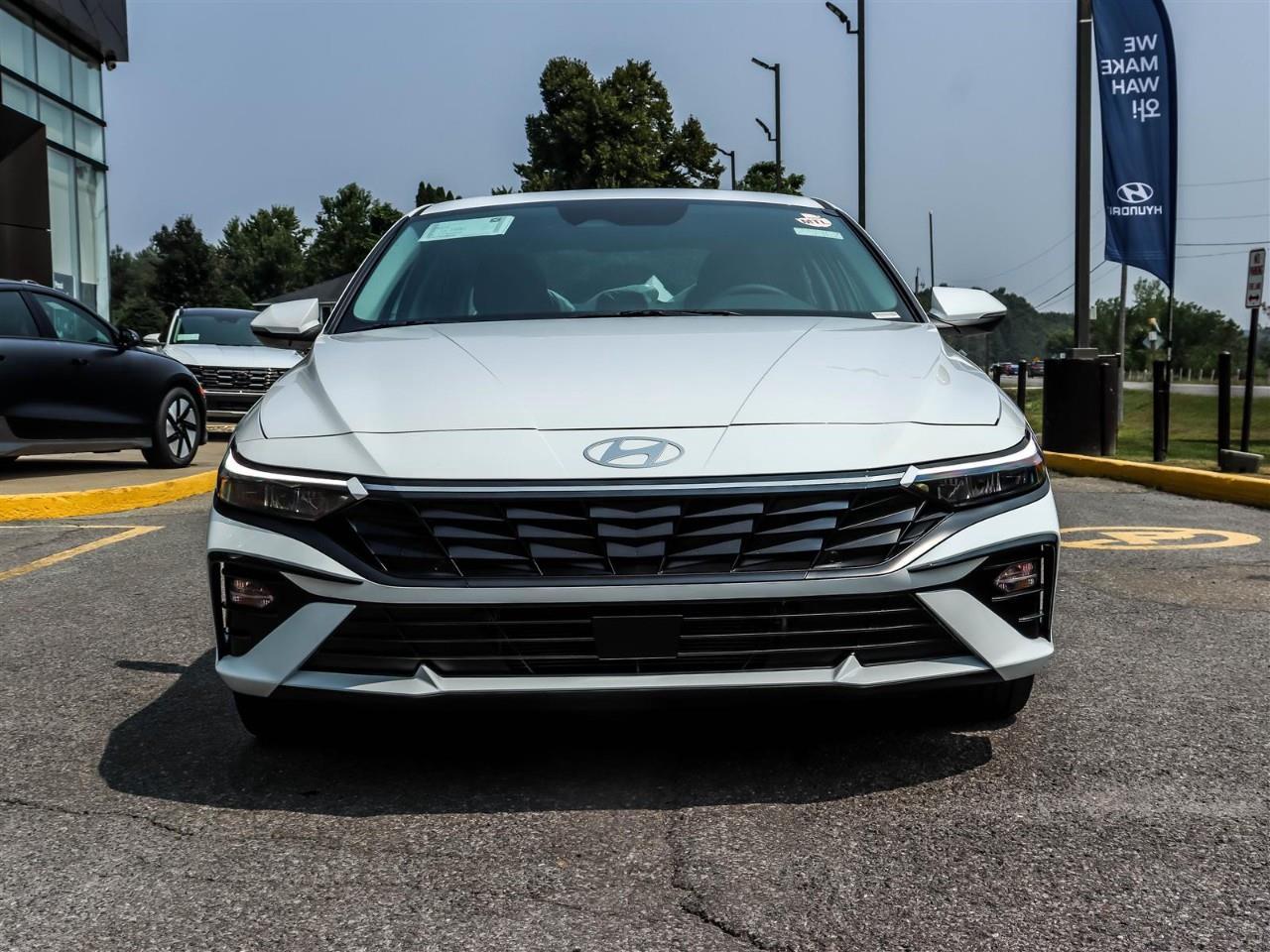 2025 Hyundai Elantra HEV Luxury 4dr Sedan Photo5