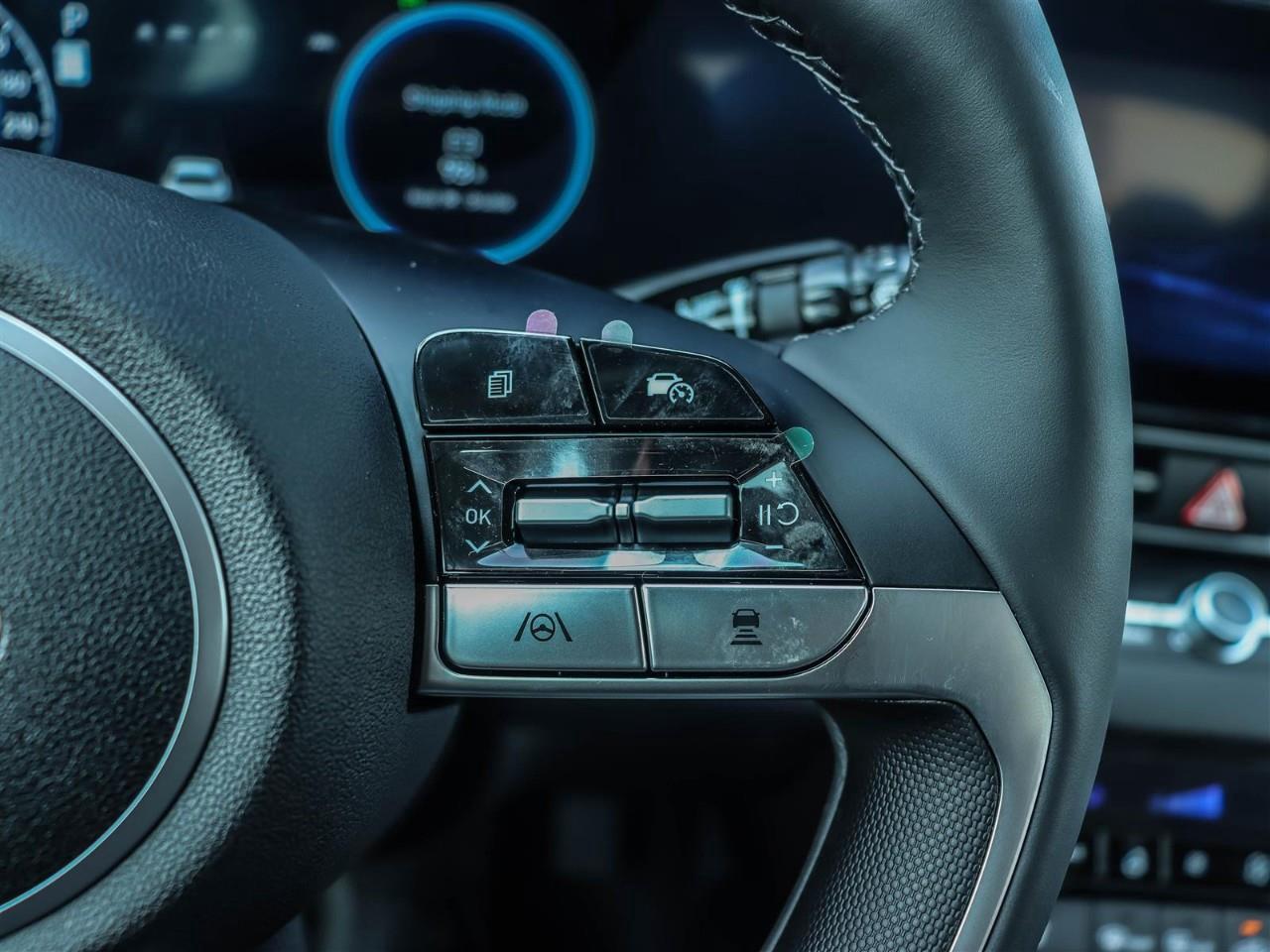 2025 Hyundai Elantra HEV Luxury 4dr Sedan Photo