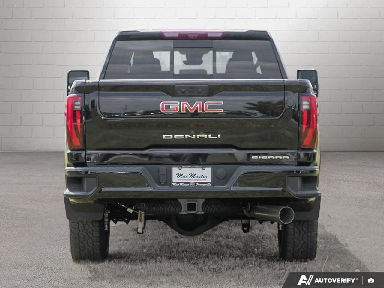 2025 GMC SIERRA 2500HD 4WD Crew Cab Standard Box Denali Photo