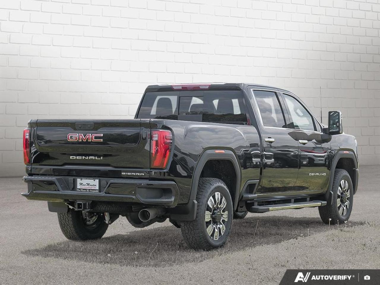 2025 GMC SIERRA 2500HD 4WD Crew Cab Standard Box Denali Photo4