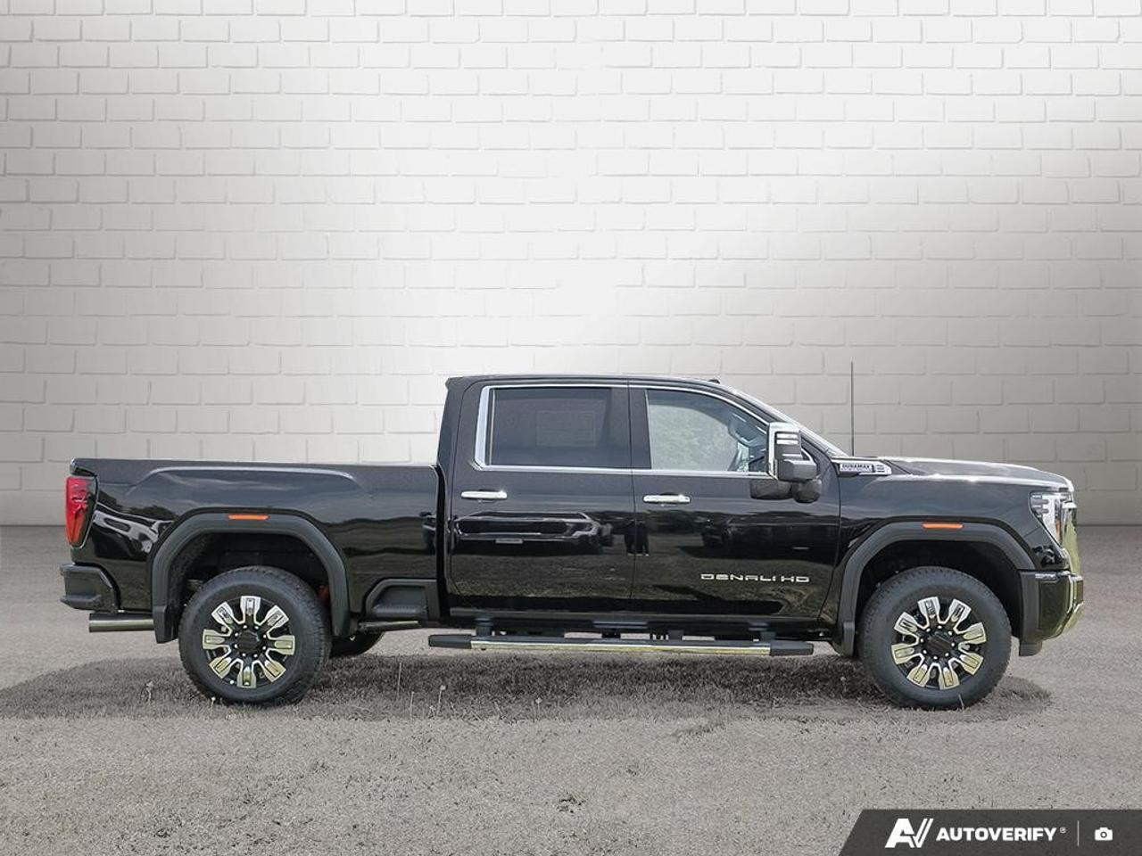 2025 GMC SIERRA 2500HD 4WD Crew Cab Standard Box Denali Photo
