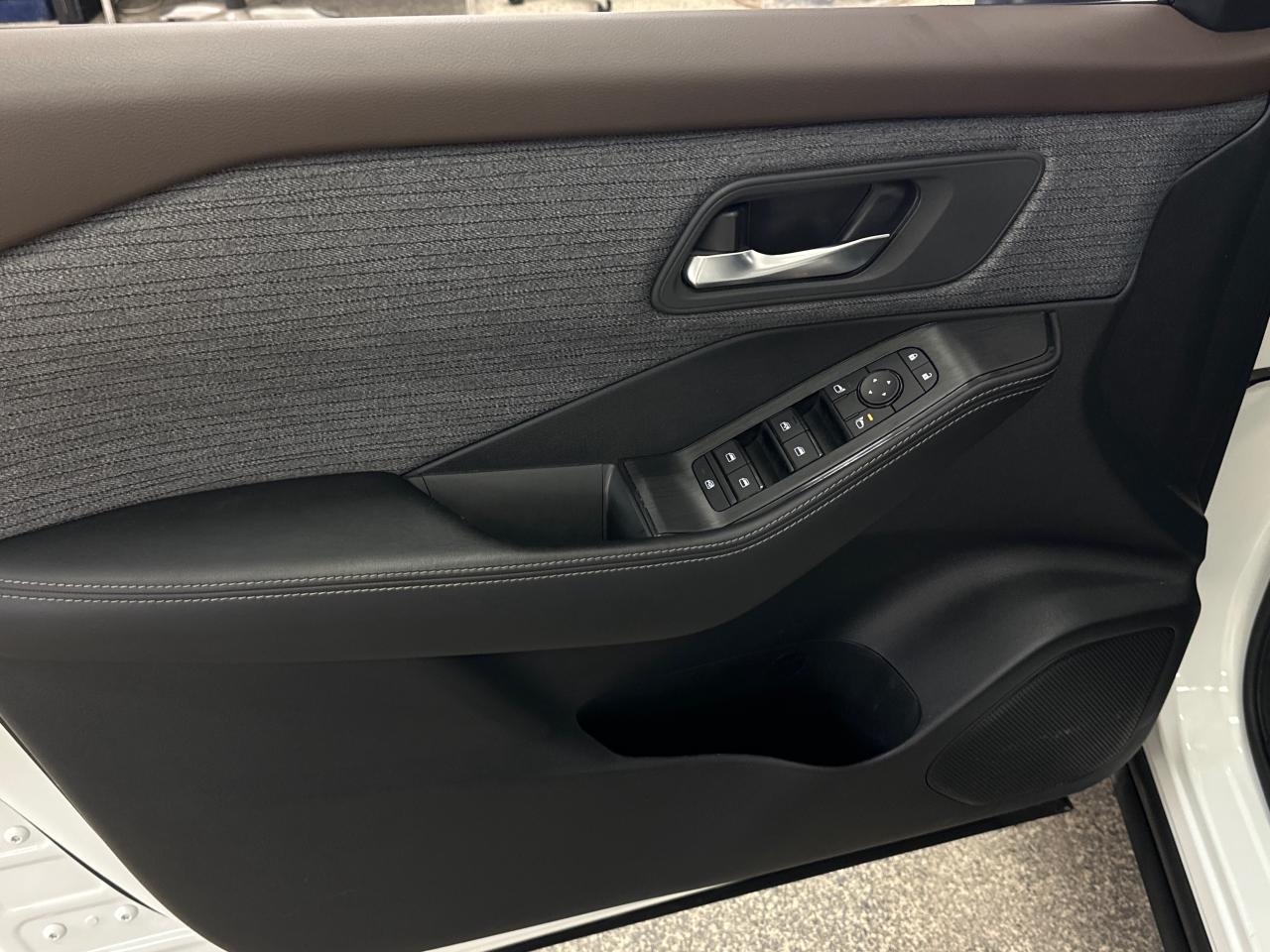 2023 Nissan Rogue SV Moonroof 4dr All-Wheel Drive Sport Utility Photo