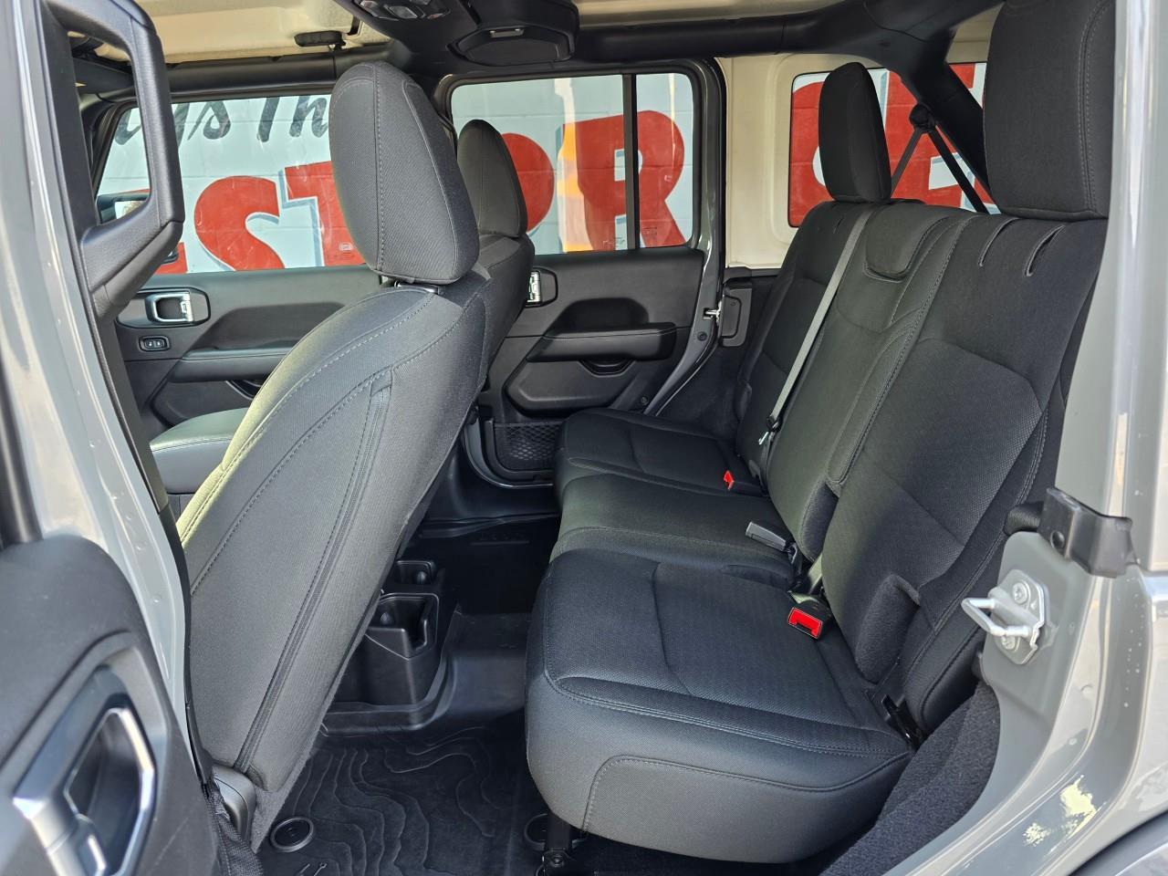 2021 Jeep WRANGLER UNLIMITED Sahara 4dr 4x4 Photo