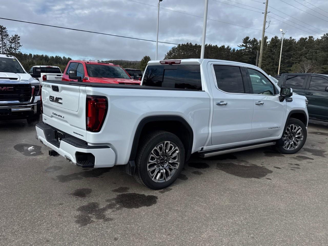 2026 GMC Sierra 1500 Crew Cab Short Box 4-Wheel Drive Denali Ultimate Photo4