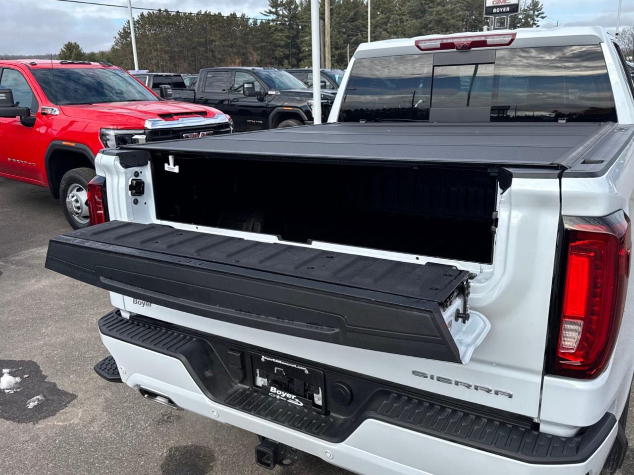 2026 GMC Sierra 1500 Crew Cab Short Box 4-Wheel Drive Denali Ultimate Photo