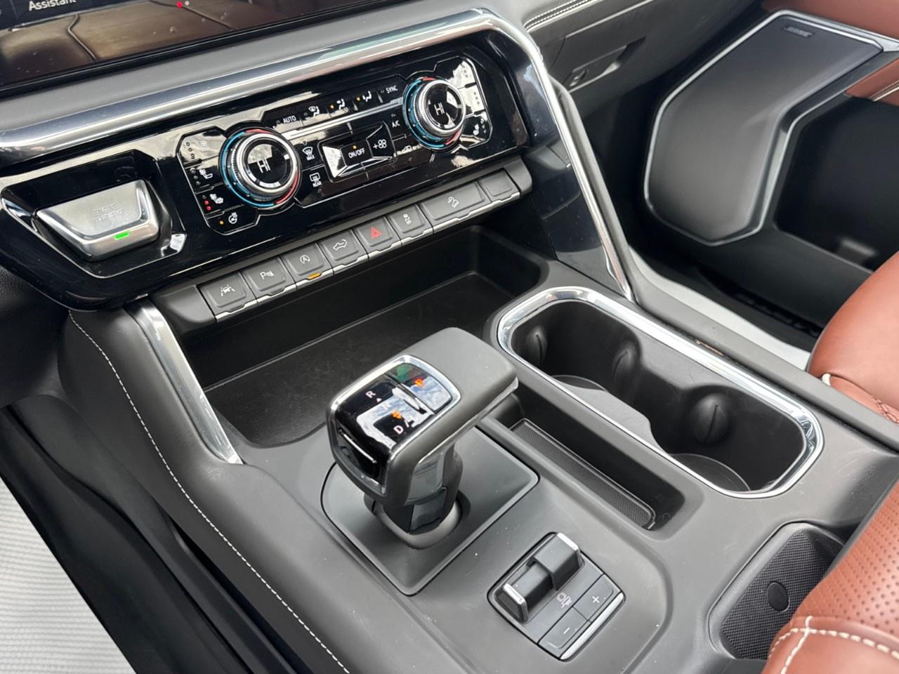 2026 GMC Sierra 1500 Crew Cab Short Box 4-Wheel Drive Denali Ultimate Photo