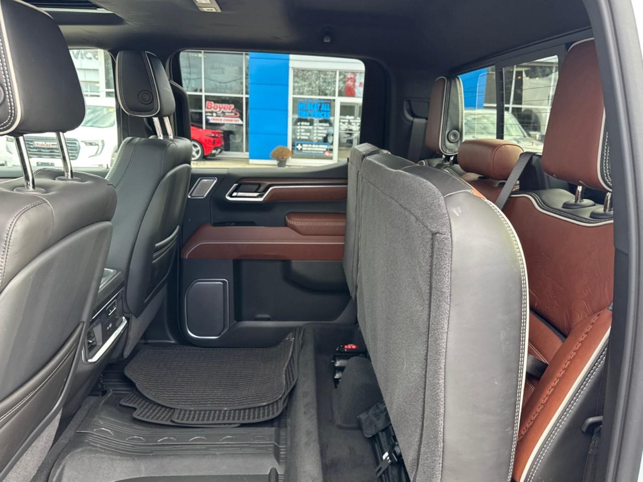 2026 GMC Sierra 1500 Crew Cab Short Box 4-Wheel Drive Denali Ultimate Photo