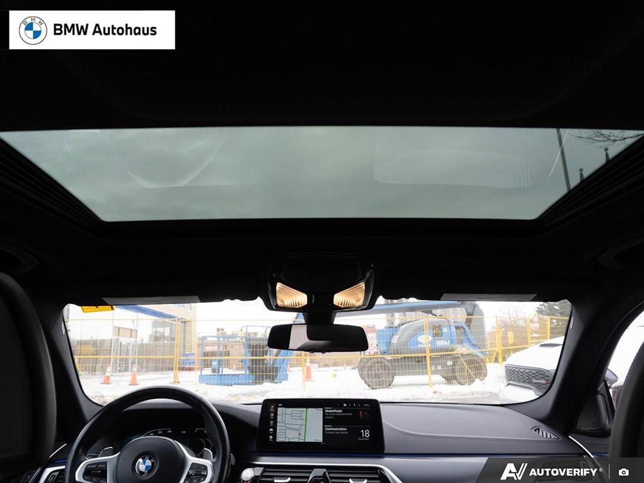 2022 BMW 5 Series 530i xDrive Sedan Photo