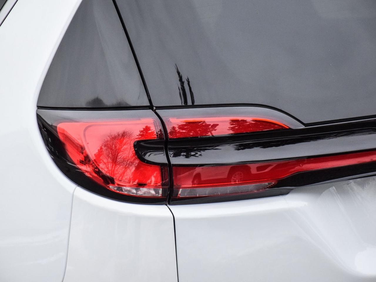 2024 Chrysler Pacifica Hybrid Pinnacle Passenger Van Photo