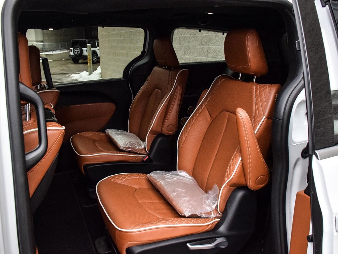 2024 Chrysler Pacifica Hybrid Pinnacle Passenger Van Photo