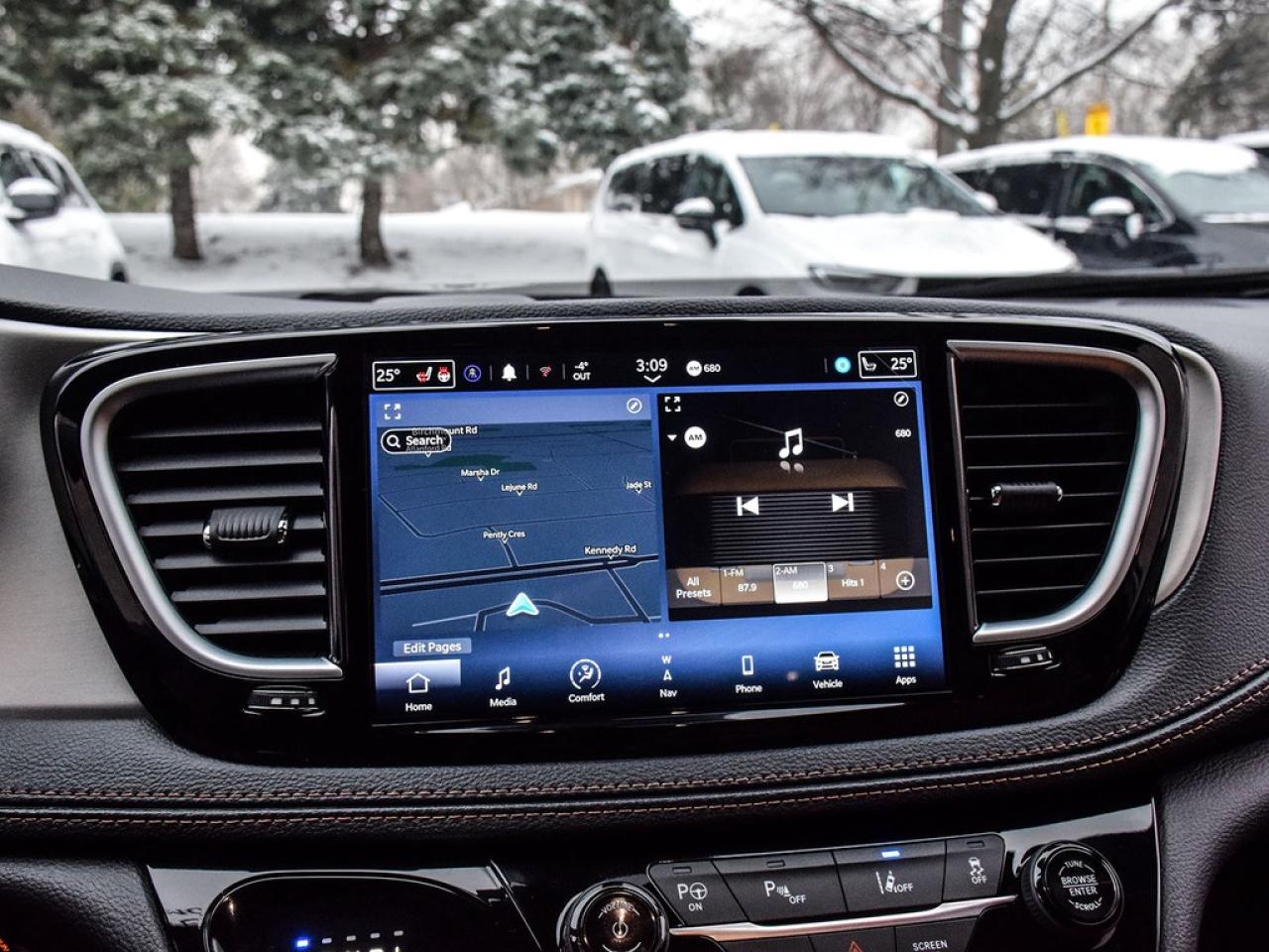 2024 Chrysler Pacifica Hybrid Pinnacle Passenger Van Photo