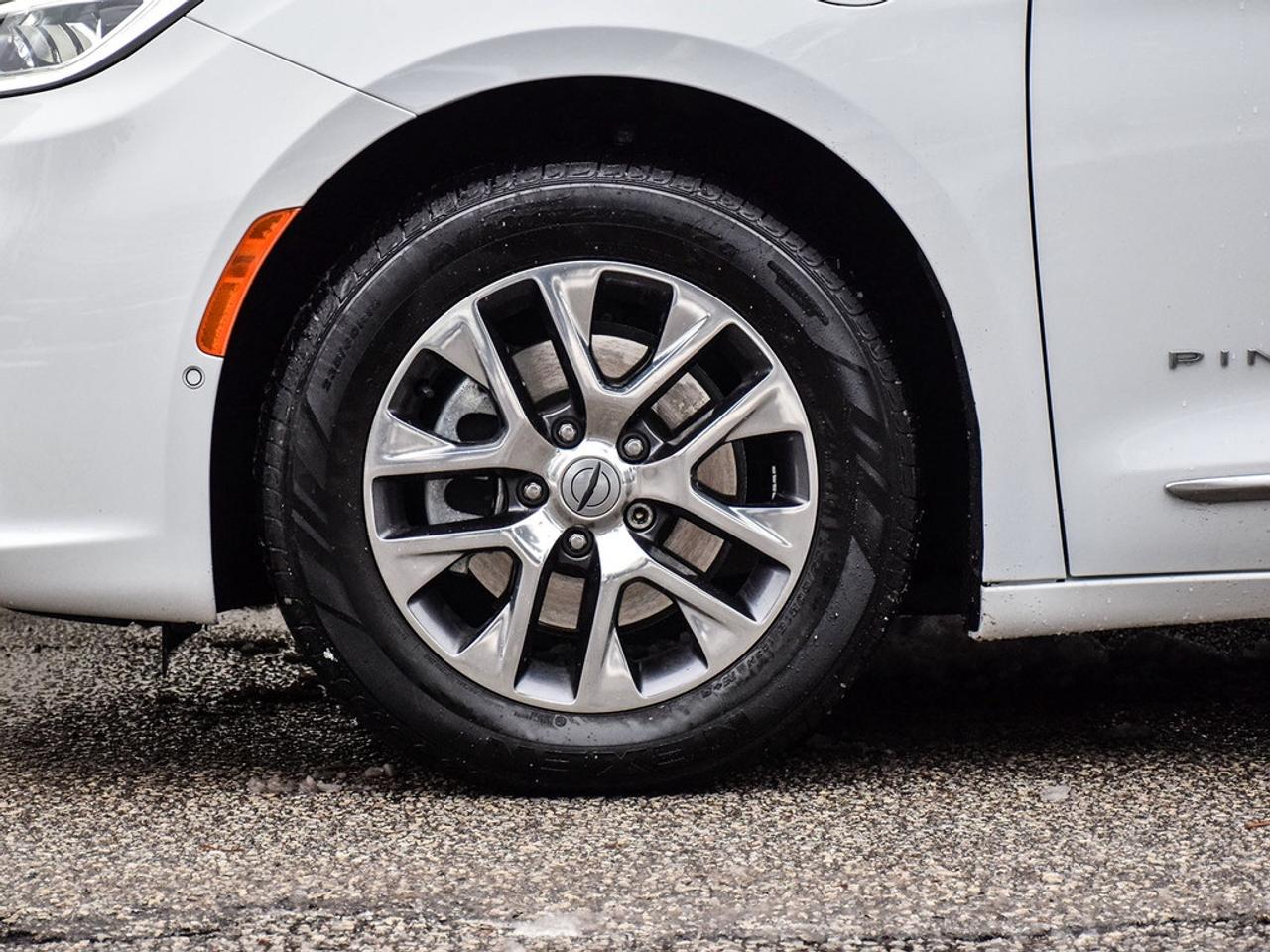 2024 Chrysler Pacifica Hybrid Pinnacle Passenger Van Photo