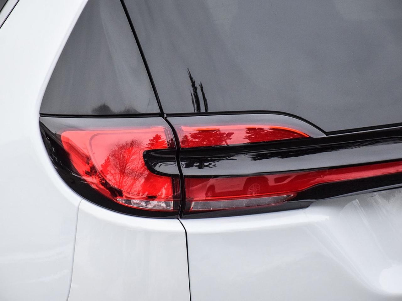 2024 Chrysler Pacifica Hybrid Pinnacle Passenger Van Photo