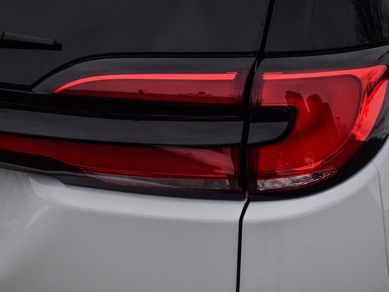 2024 Chrysler Pacifica Hybrid Pinnacle Passenger Van Photo