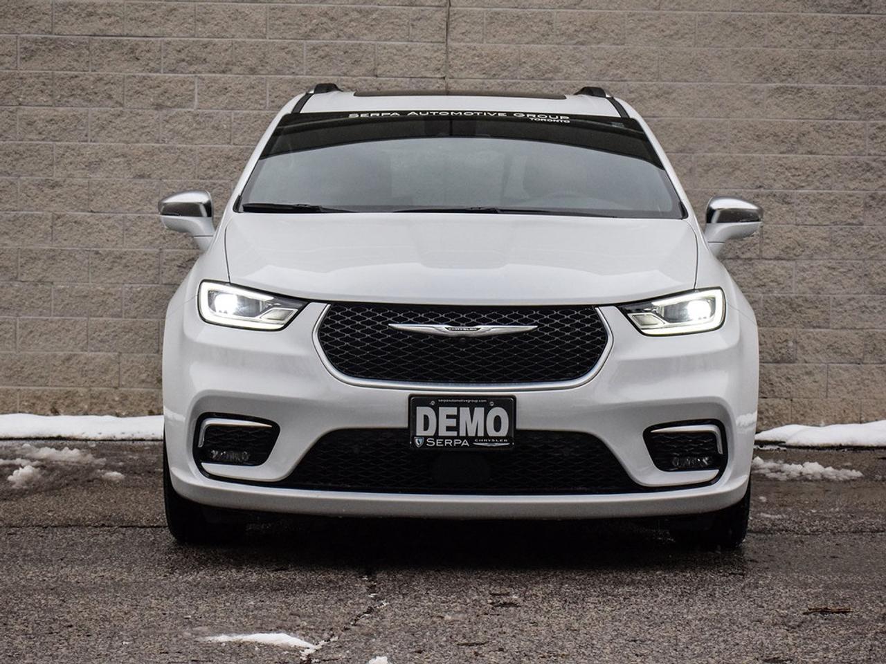 2024 Chrysler Pacifica Hybrid Pinnacle Passenger Van Photo