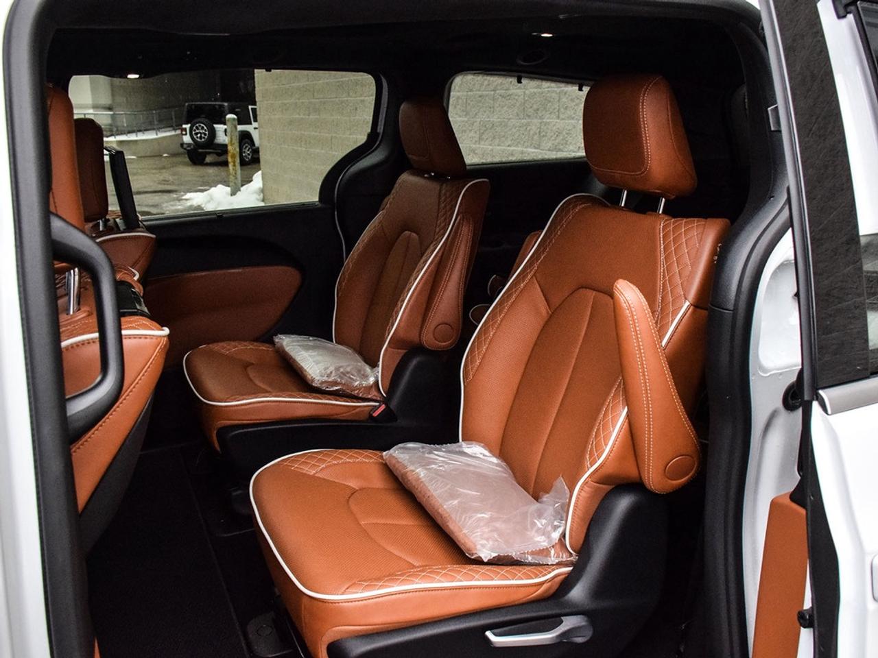 2024 Chrysler Pacifica Hybrid Pinnacle Passenger Van Photo