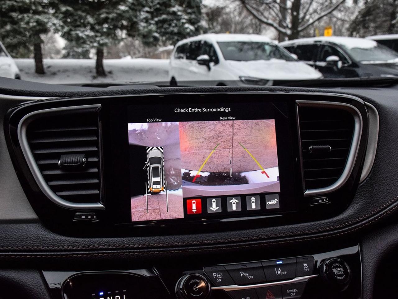 2024 Chrysler Pacifica Hybrid Pinnacle Passenger Van Photo