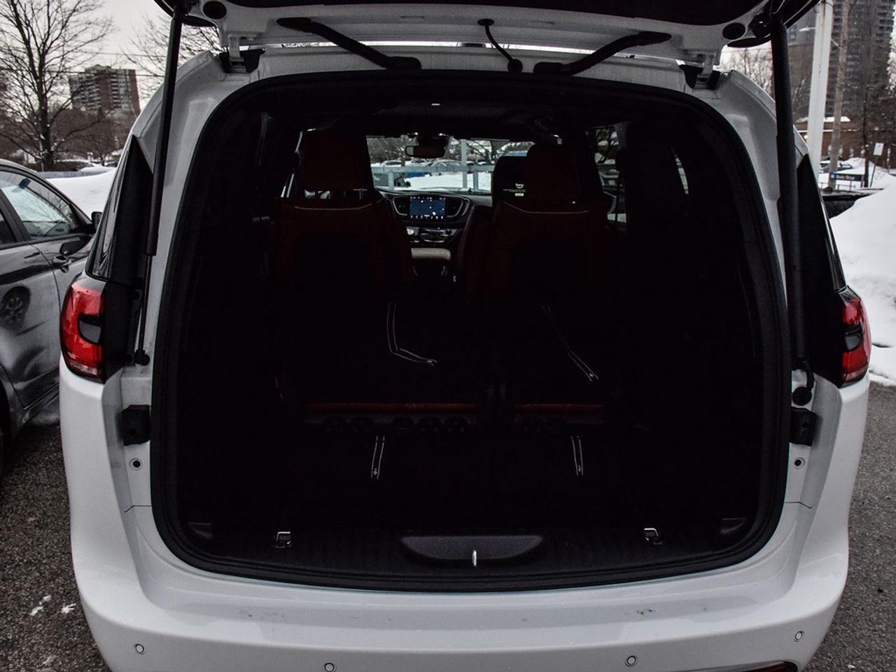 2024 Chrysler Pacifica Hybrid Pinnacle Passenger Van Photo