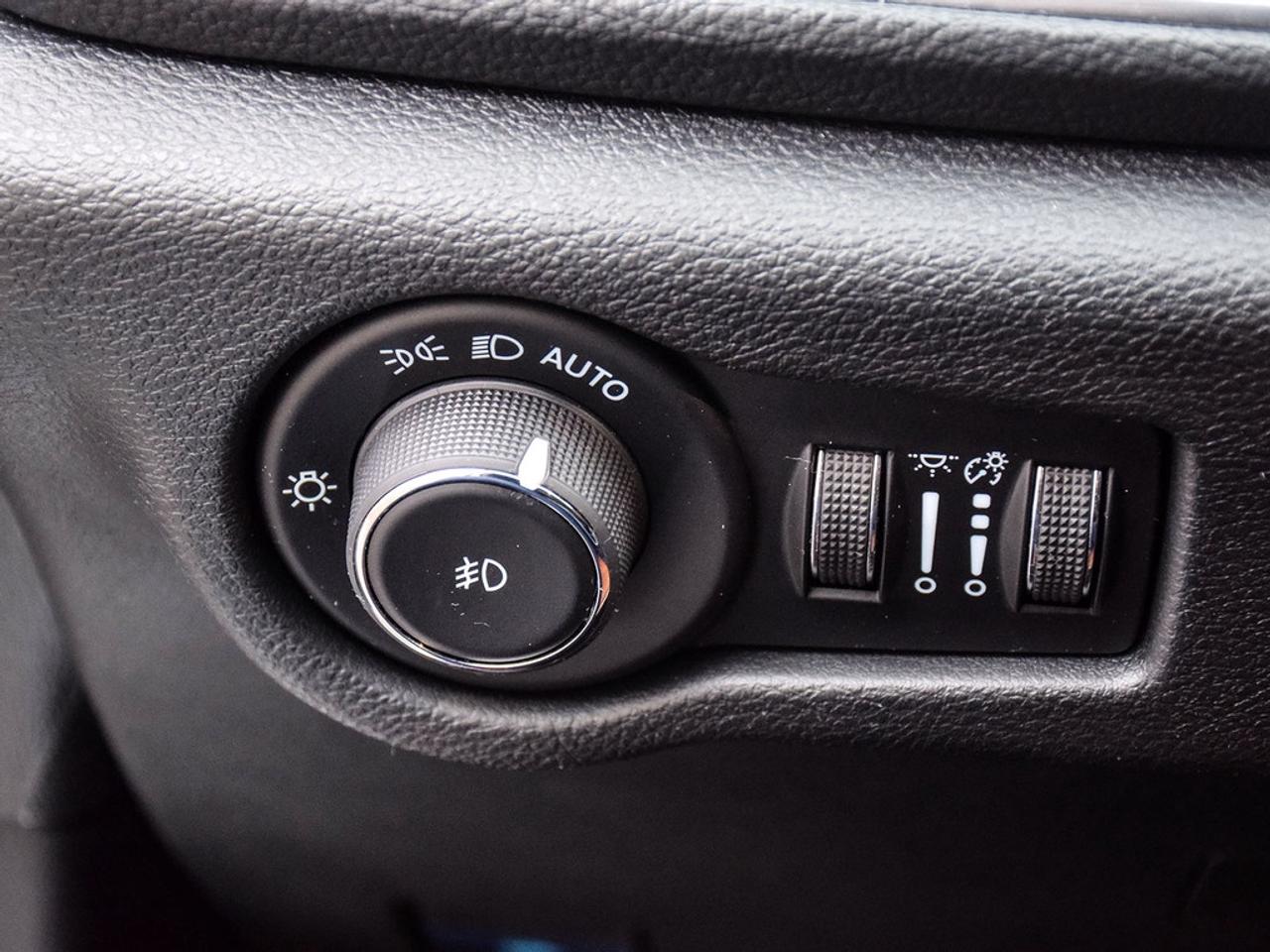 2024 Chrysler Pacifica Hybrid Pinnacle Passenger Van Photo