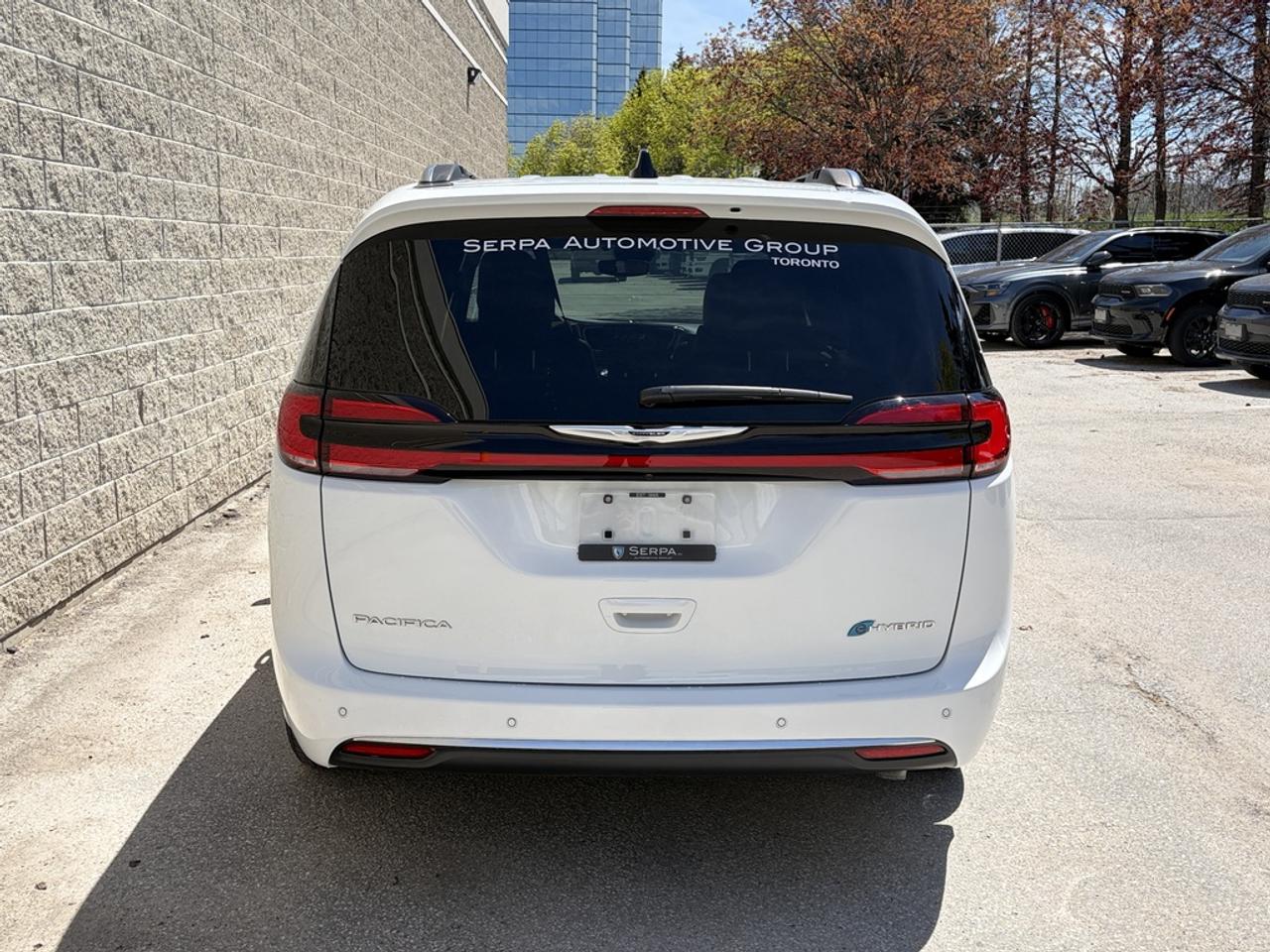 2024 Chrysler Pacifica Hybrid Pinnacle Passenger Van Photo2