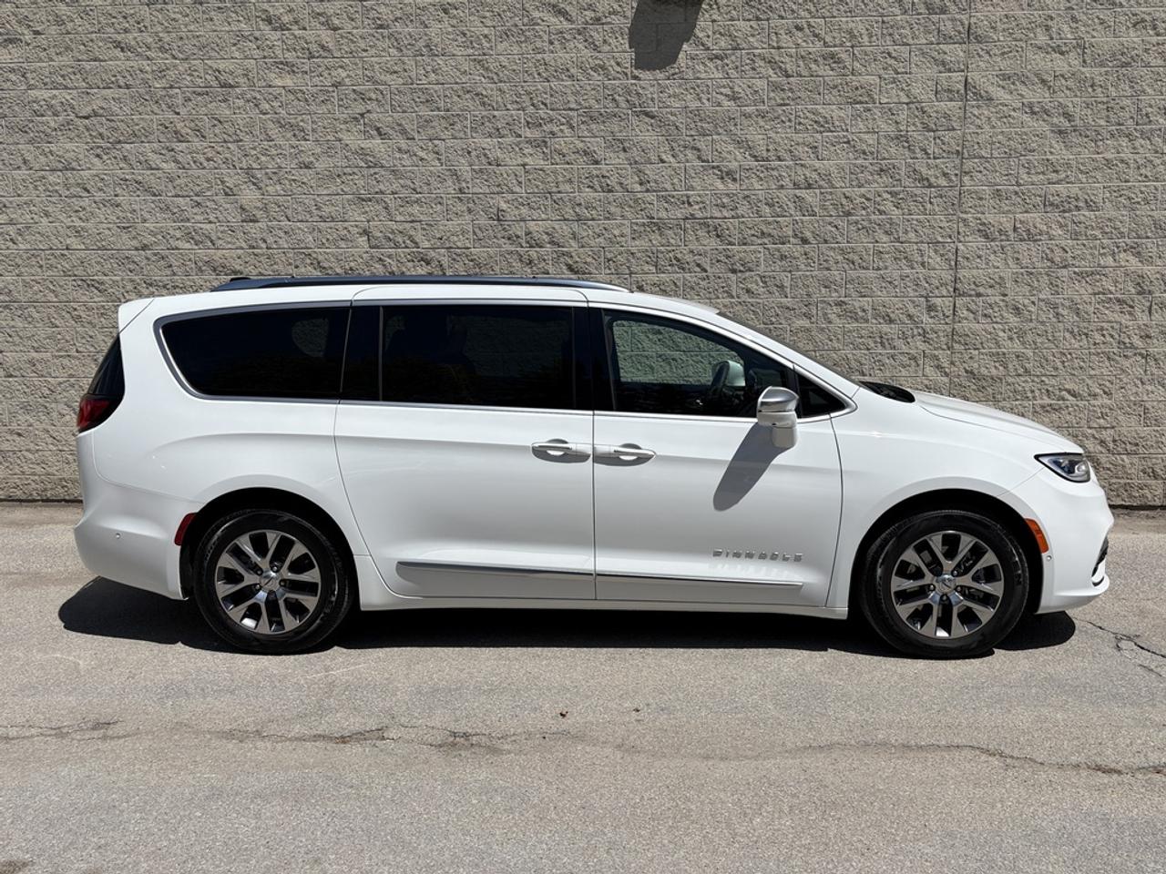 2024 Chrysler Pacifica Hybrid Pinnacle Passenger Van Photo