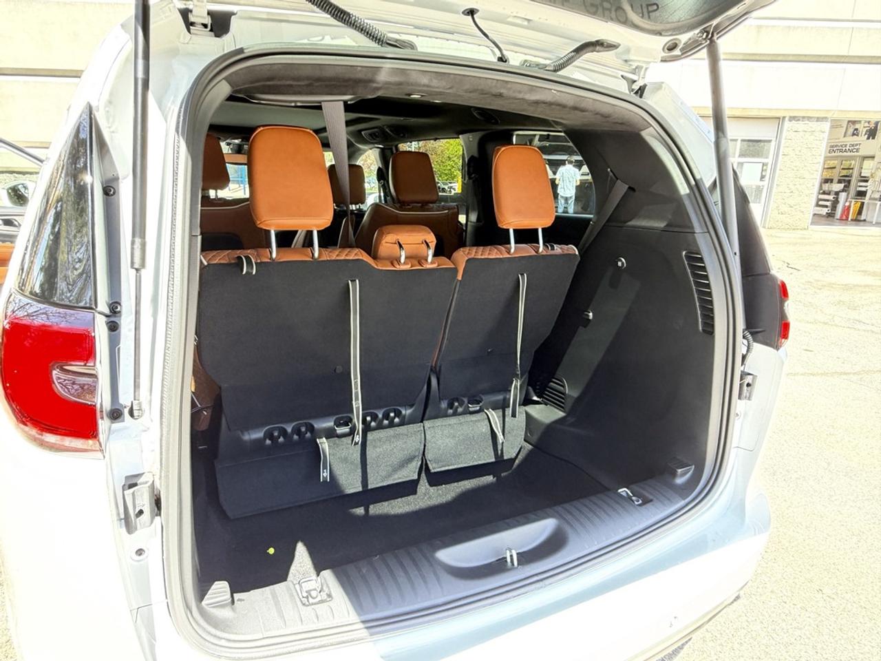 2024 Chrysler Pacifica Hybrid Pinnacle Passenger Van Photo