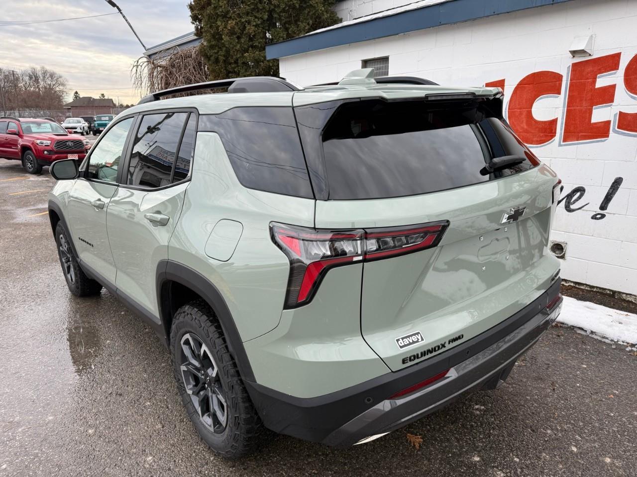 2025 Chevrolet Equinox ACTIV 4dr All-Wheel Drive Photo4