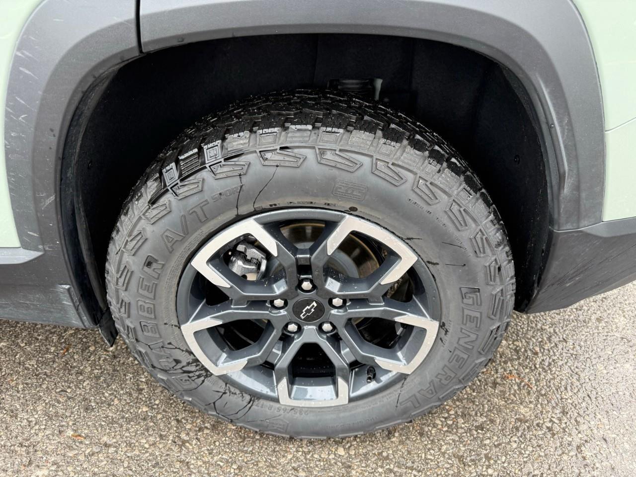 2025 Chevrolet Equinox ACTIV 4dr All-Wheel Drive Photo