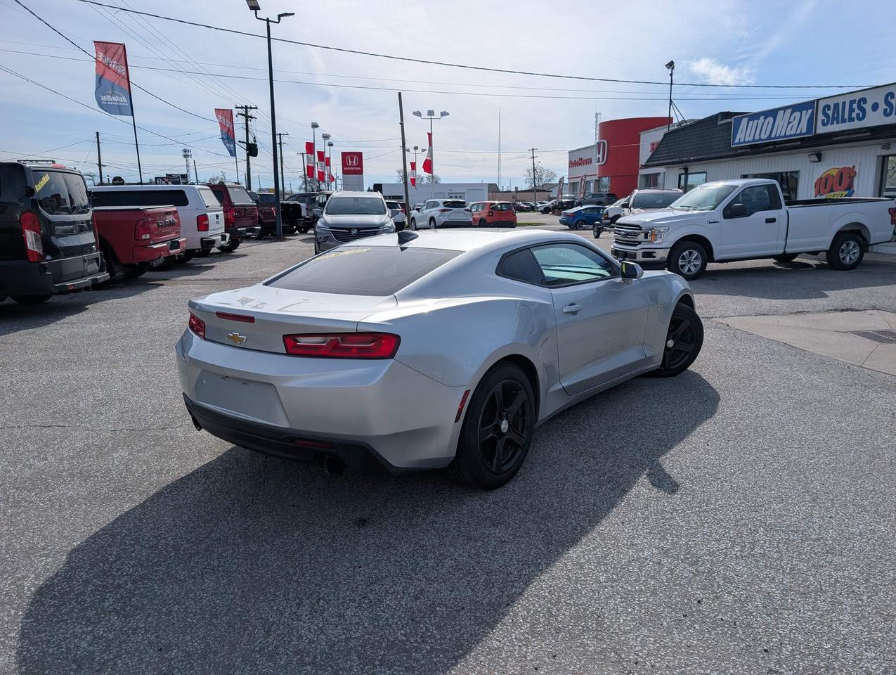 2017 Chevrolet Camaro 1LT 2dr Coupe Photo3