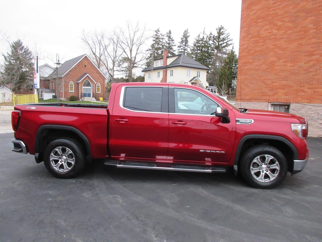 2022 GMC Sierra 1500 Limited 4WD Crew Cab 147" SLE Photo