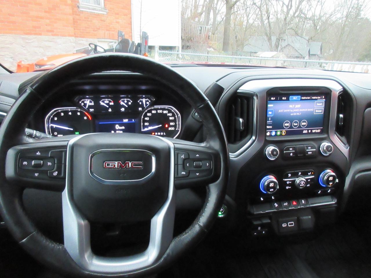 2022 GMC Sierra 1500 Limited 4WD Crew Cab 147" SLE Photo