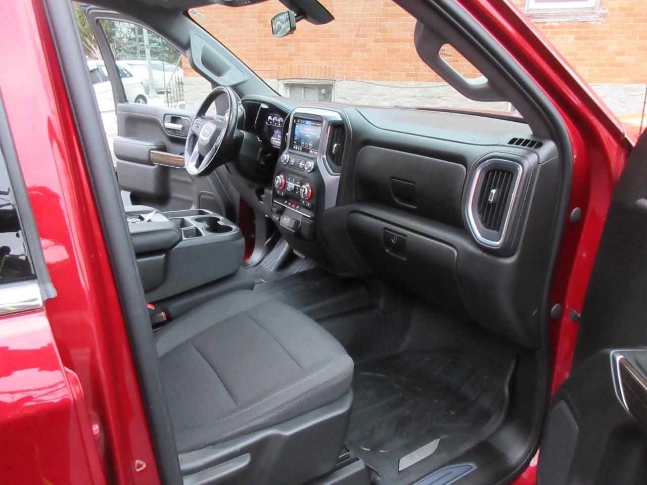 2022 GMC Sierra 1500 Limited 4WD Crew Cab 147" SLE Photo