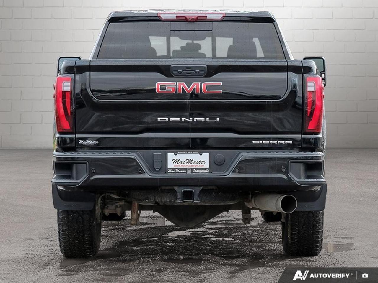 2024 GMC SIERRA 2500HD 4WD Crew Cab Standard Box Denali Photo3